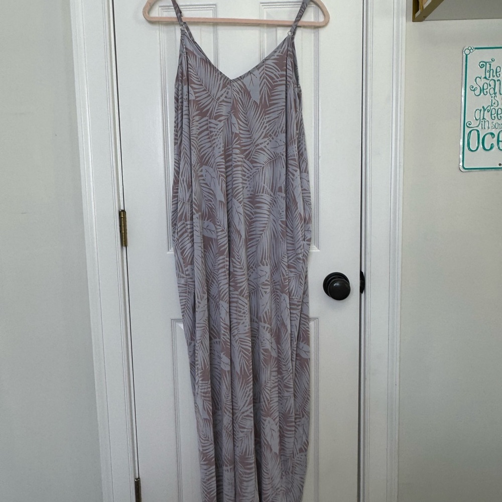 By Together Gray Sundress with Spaghetti Straps and V-Neck for Casual Wear - Picture 3 of 6
